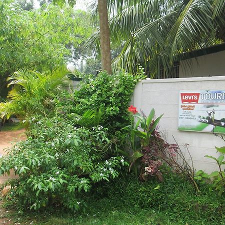 Levi'S Tourist - Anuradhapura Hotel Exterior photo