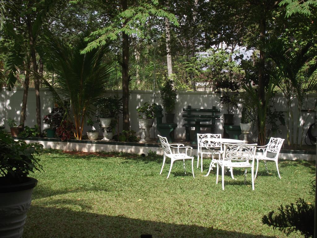 Levi'S Tourist - Anuradhapura Hotel Exterior photo