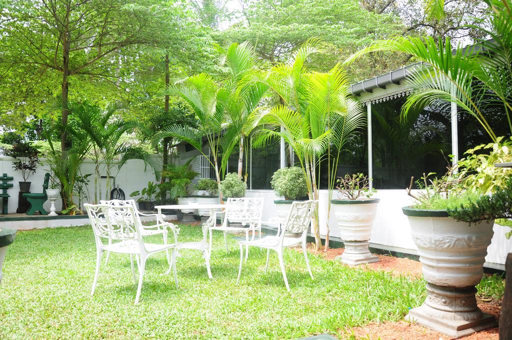 Levi'S Tourist - Anuradhapura Hotel Exterior photo