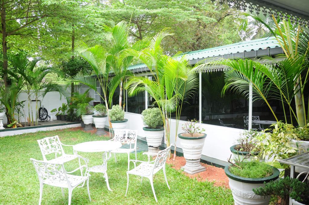 Levi'S Tourist - Anuradhapura Hotel Exterior photo