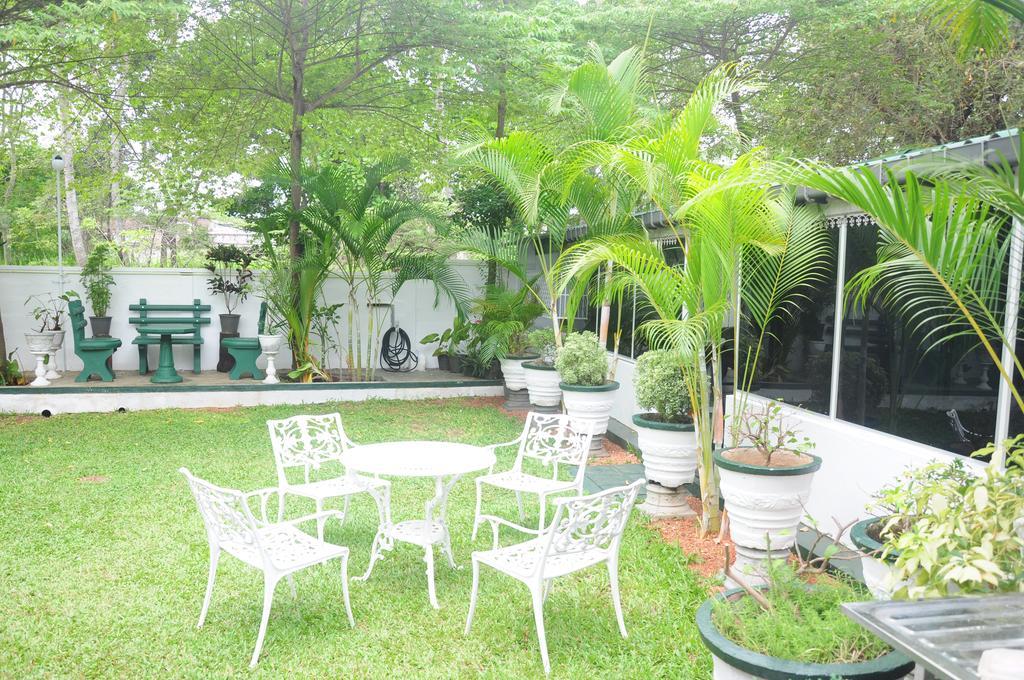 Levi'S Tourist - Anuradhapura Hotel Exterior photo