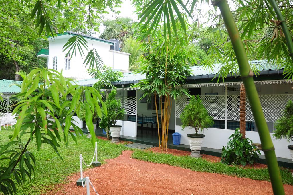 Levi'S Tourist - Anuradhapura Hotel Exterior photo