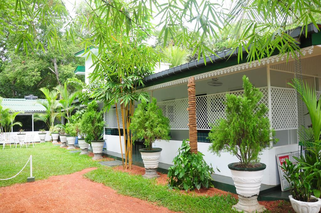 Levi'S Tourist - Anuradhapura Hotel Exterior photo