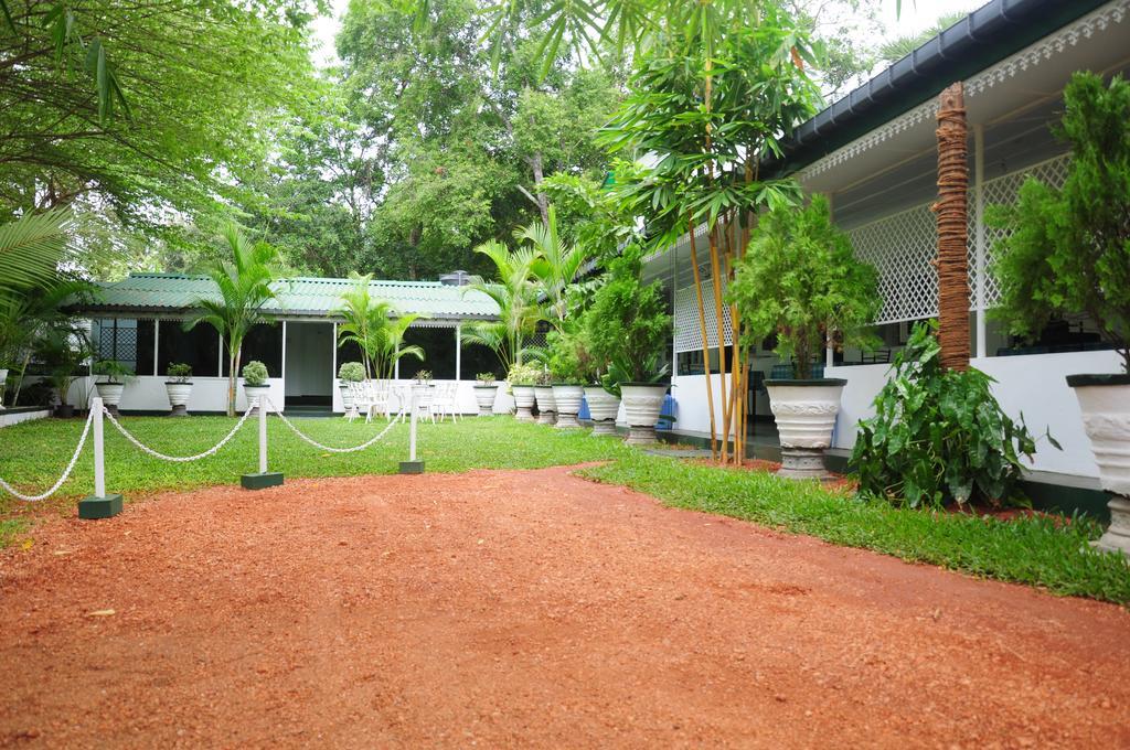 Levi'S Tourist - Anuradhapura Hotel Exterior photo