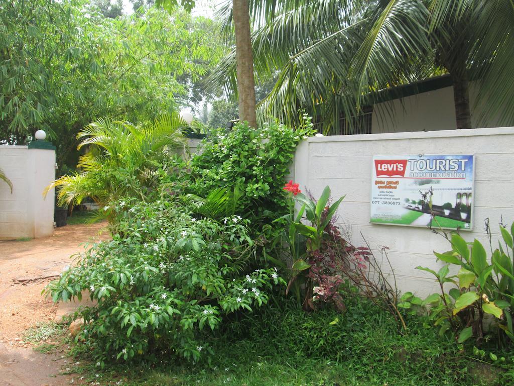 Levi'S Tourist - Anuradhapura Hotel Exterior photo